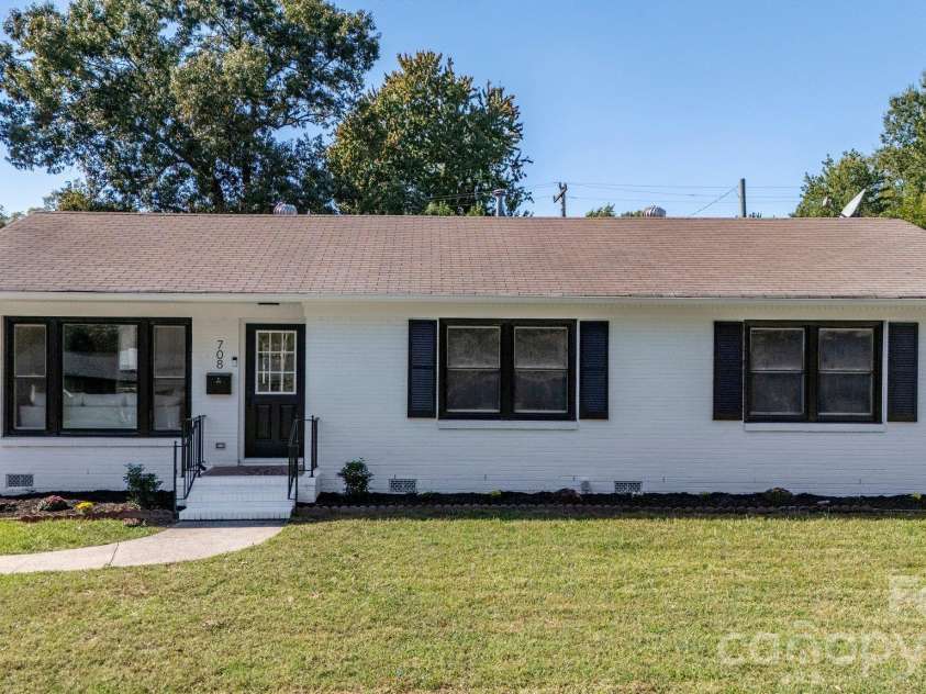 708 Aintree Road, Charlotte, NC 28215.  MLS# CAR4434948, YatesRealty ID 38360. 