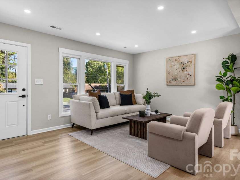 708 Aintree Road, Charlotte, NC 28215.  MLS# CAR4434948, YatesRealty ID 38360. 