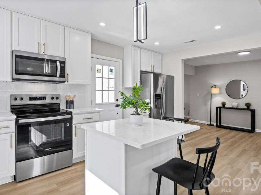708 Aintree Road, Charlotte, NC 28215.  MLS# CAR4434948, YatesRealty ID 38360. 