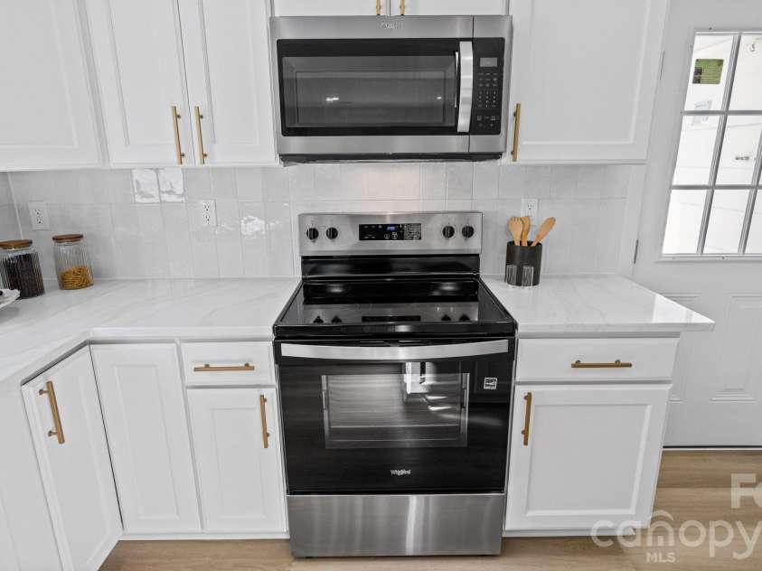 708 Aintree Road, Charlotte, NC 28215.  MLS# CAR4434948, YatesRealty ID 38360. 