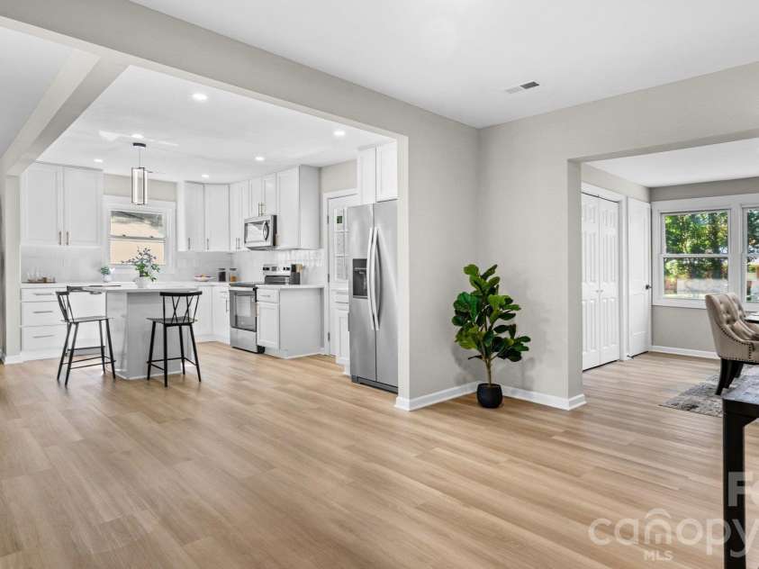 708 Aintree Road, Charlotte, NC 28215.  MLS# CAR4434948, YatesRealty ID 38360. 