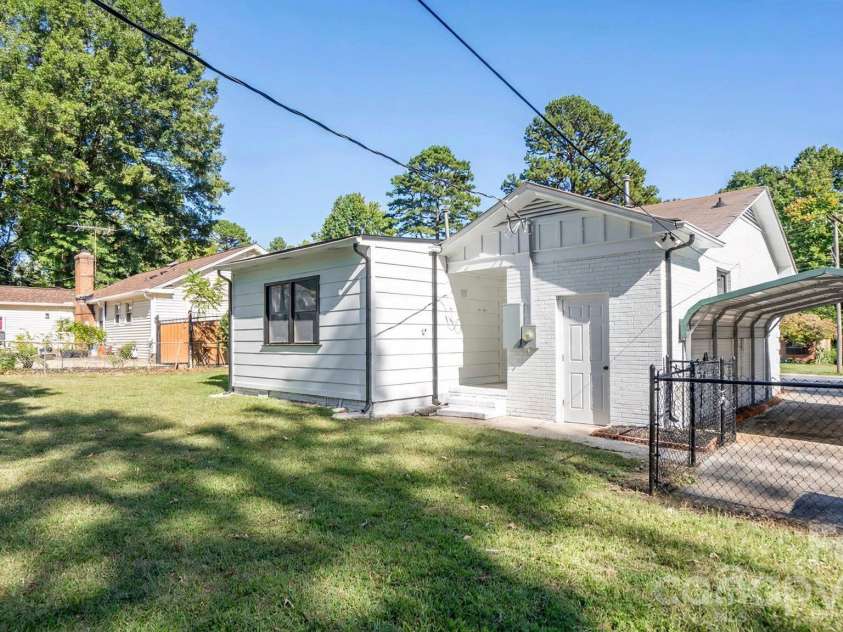 708 Aintree Road, Charlotte, NC 28215.  MLS# CAR4434948, YatesRealty ID 38360. 