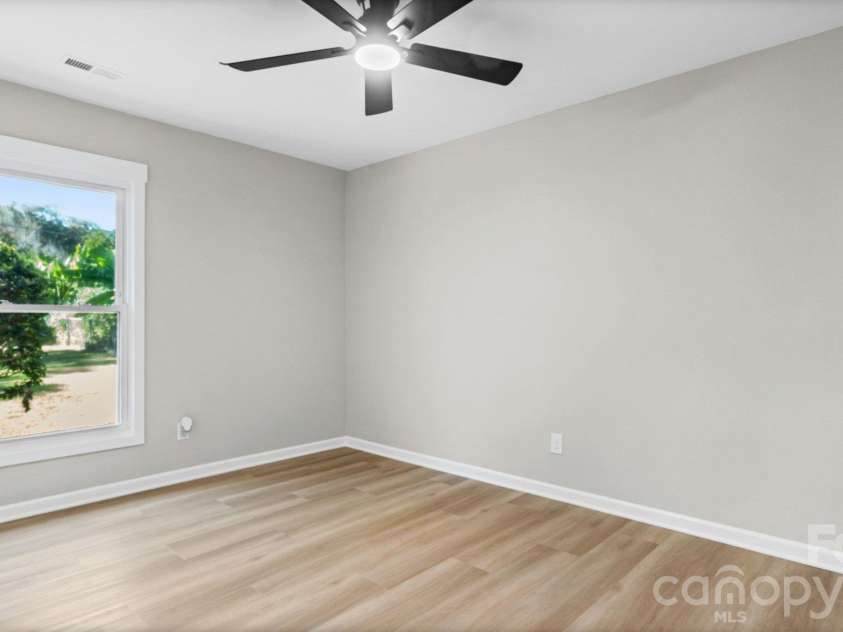 708 Aintree Road, Charlotte, NC 28215.  MLS# CAR4434948, YatesRealty ID 38360. Primary with En-Suite