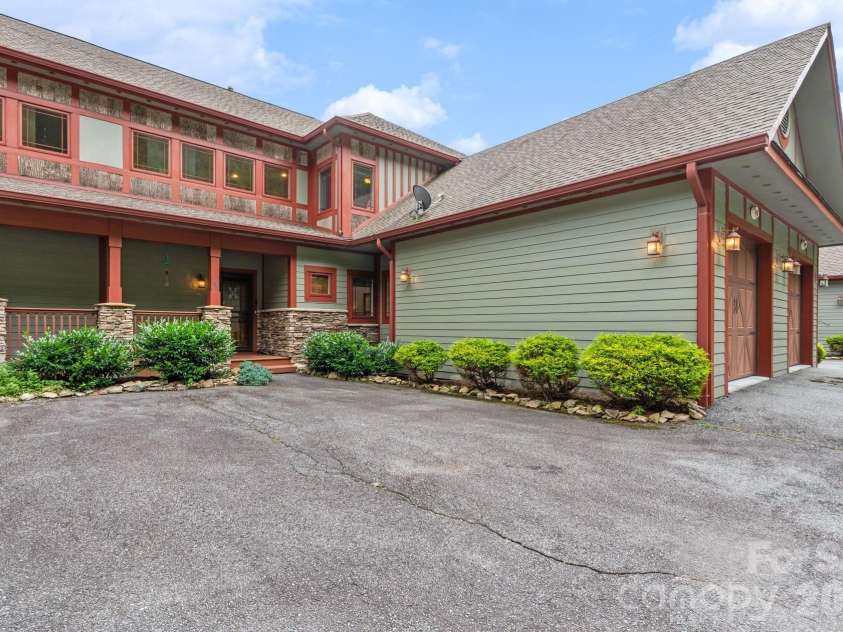 747 Whitetail Trail, Banner Elk, NC 28604.  MLS# CAR4402415, YatesRealty ID 38366. 