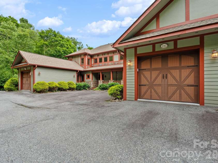 747 Whitetail Trail, Banner Elk, NC 28604.  MLS# CAR4402415, YatesRealty ID 38366. 