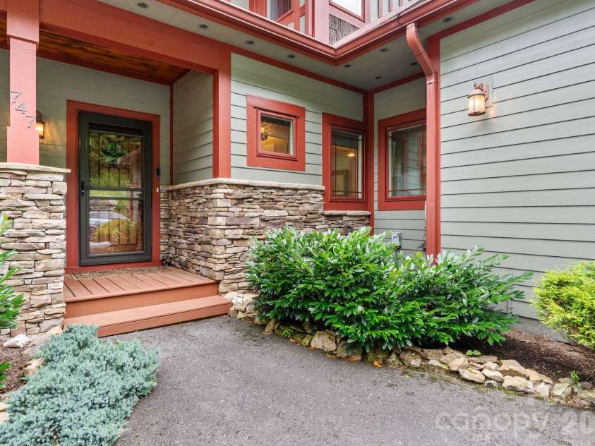 747 Whitetail Trail, Banner Elk, NC 28604.  MLS# CAR4402415, YatesRealty ID 38366. 