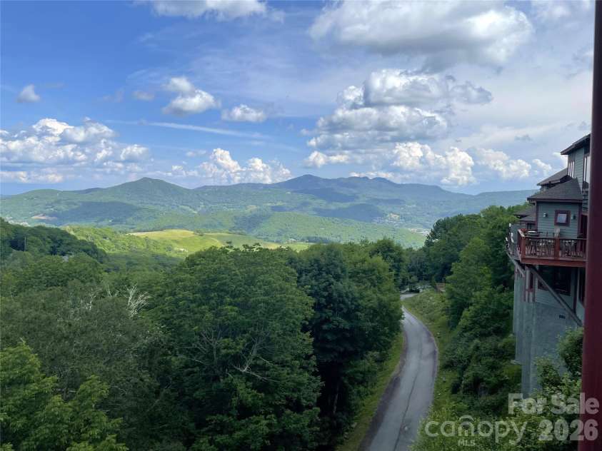 747 Whitetail Trail, Banner Elk, NC 28604.  MLS# CAR4402415, YatesRealty ID 38366. 