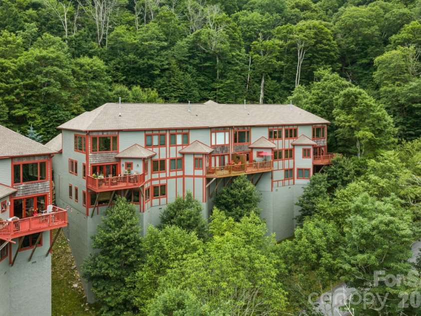 747 Whitetail Trail, Banner Elk, NC 28604.  MLS# CAR4402415, YatesRealty ID 38366. 