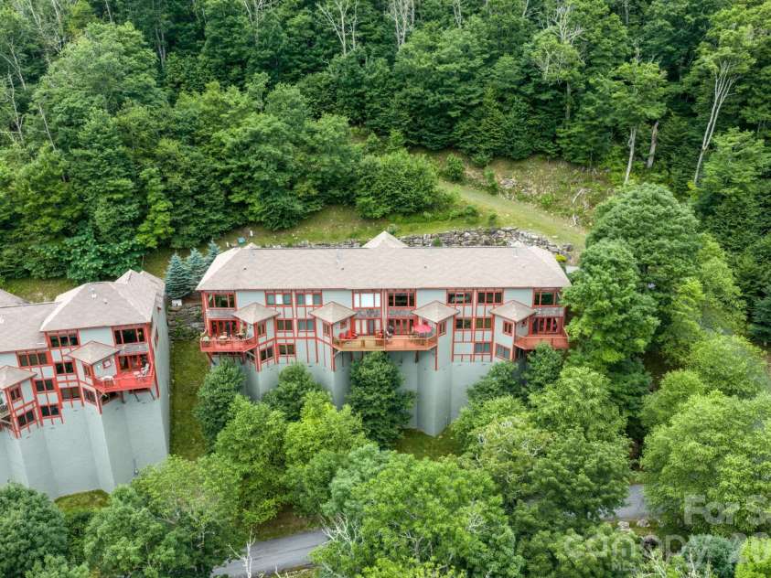 747 Whitetail Trail, Banner Elk, NC 28604.  MLS# CAR4402415, YatesRealty ID 38366. 