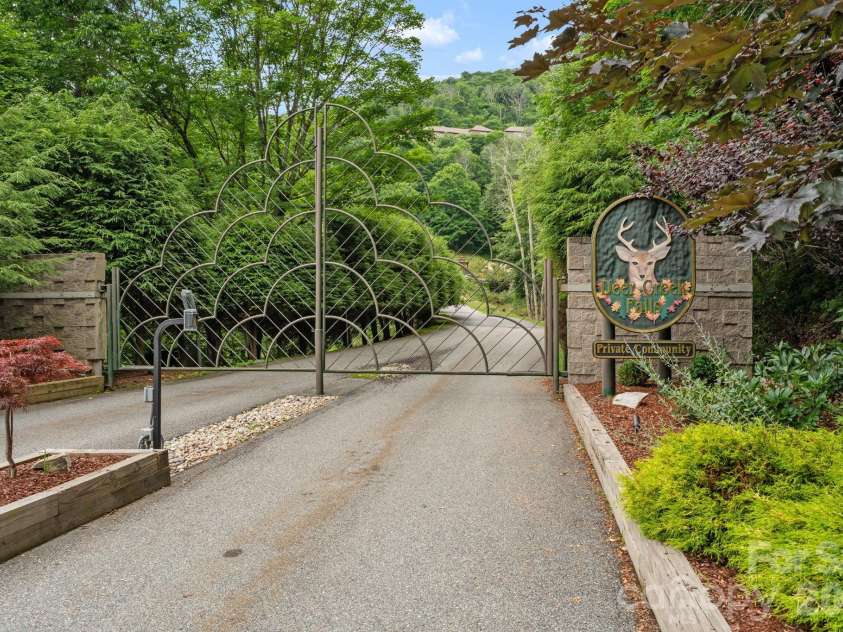747 Whitetail Trail, Banner Elk, NC 28604.  MLS# CAR4402415, YatesRealty ID 38366. 