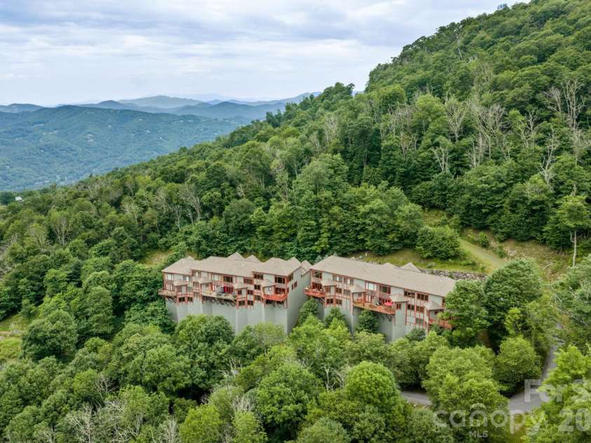 747 Whitetail Trail, Banner Elk, NC 28604.  MLS# CAR4402415, YatesRealty ID 38366. 