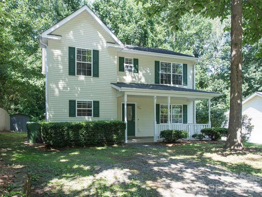 17 Pinecrest Drive, Asheville, NC 28803.  MLS# CAR4399525, YatesRealty ID 38367. 