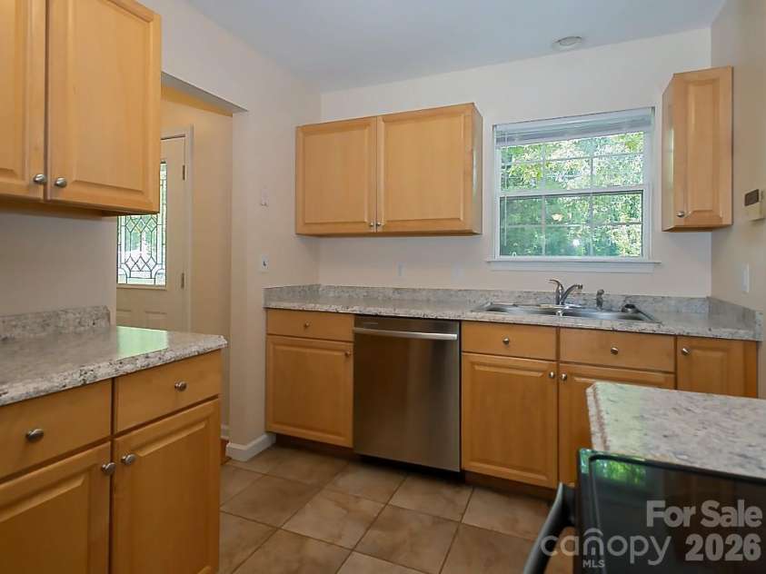 17 Pinecrest Drive, Asheville, NC 28803.  MLS# CAR4399525, YatesRealty ID 38367. 