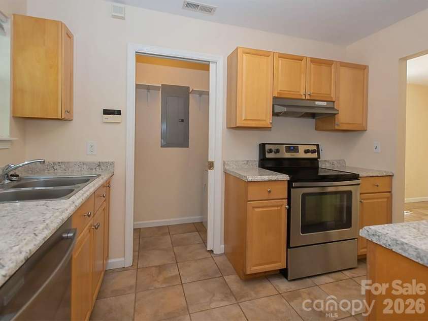 17 Pinecrest Drive, Asheville, NC 28803.  MLS# CAR4399525, YatesRealty ID 38367. 