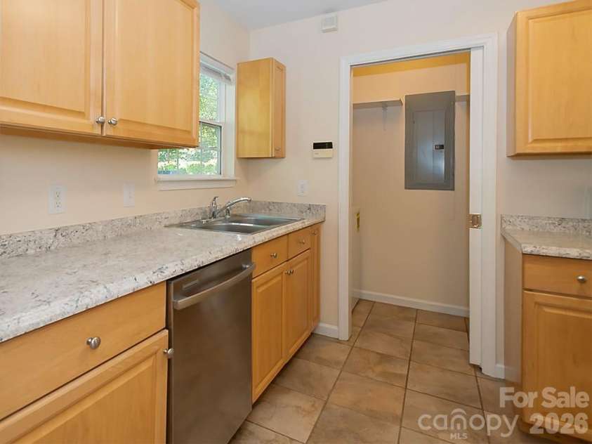 17 Pinecrest Drive, Asheville, NC 28803.  MLS# CAR4399525, YatesRealty ID 38367. 