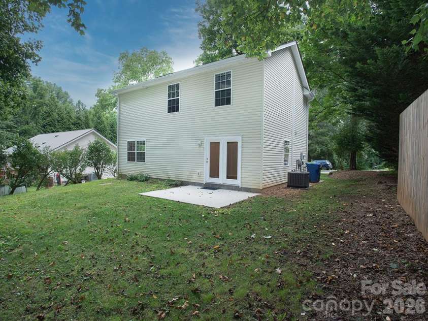 17 Pinecrest Drive, Asheville, NC 28803.  MLS# CAR4399525, YatesRealty ID 38367. 