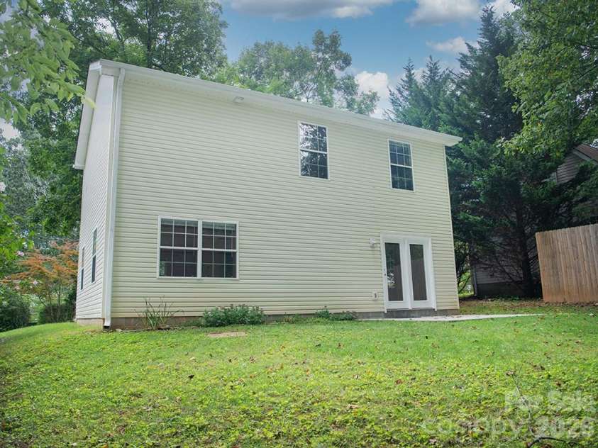 17 Pinecrest Drive, Asheville, NC 28803.  MLS# CAR4399525, YatesRealty ID 38367. 