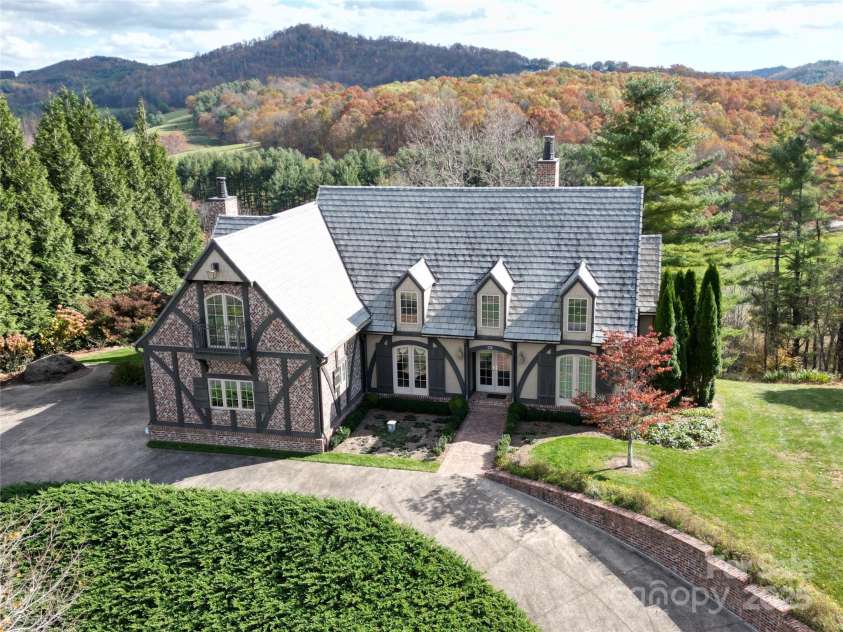 520 Landing Ridge Circle, Jefferson, NC 28640.  MLS# CAR4320460, YatesRealty ID 3837. 