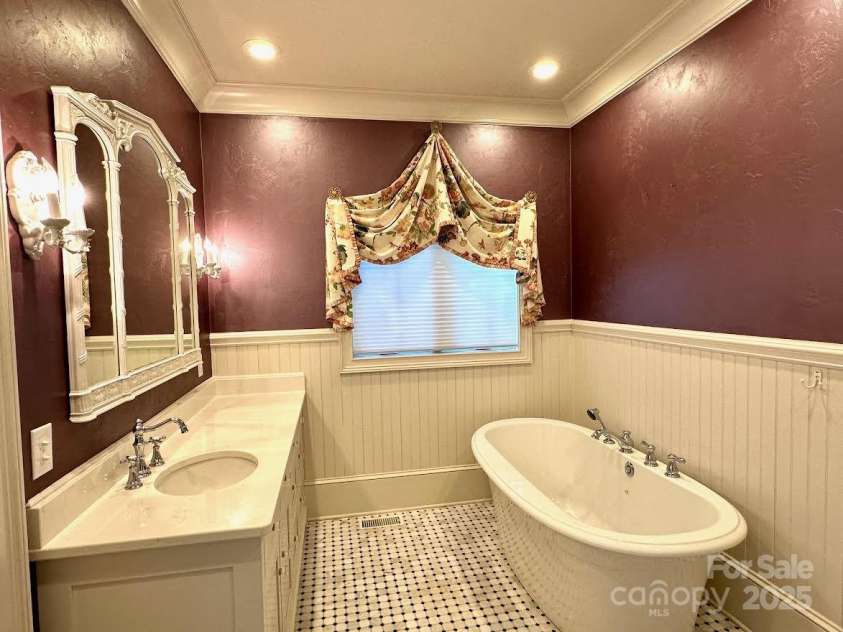 520 Landing Ridge Circle, Jefferson, NC 28640.  MLS# CAR4320460, YatesRealty ID 3837. 