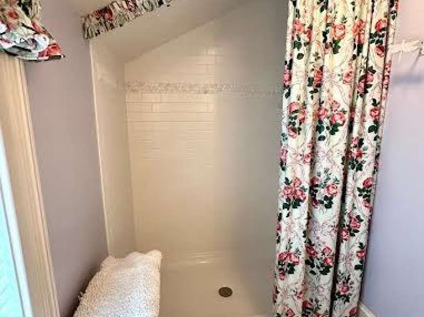 520 Landing Ridge Circle, Jefferson, NC 28640.  MLS# CAR4320460, YatesRealty ID 3837. 