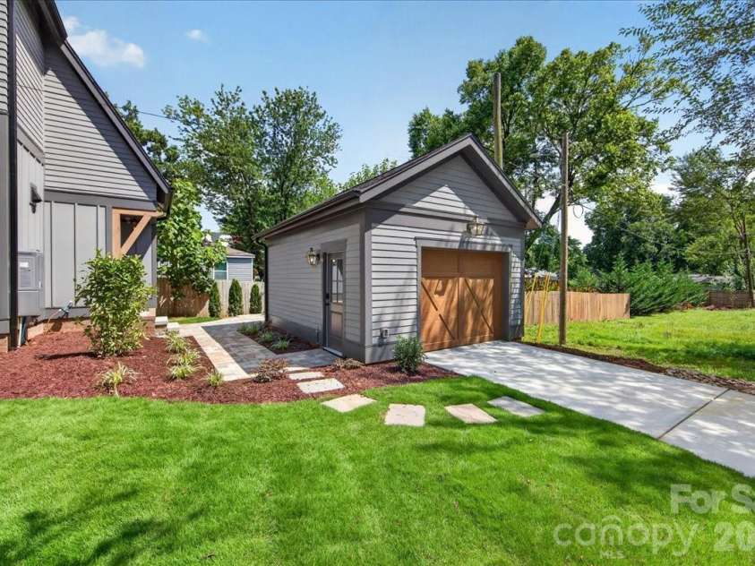 3940 Admiral Avenue, Charlotte, NC 28205.  MLS# CAR4378548, YatesRealty ID 38372. 1-car garage