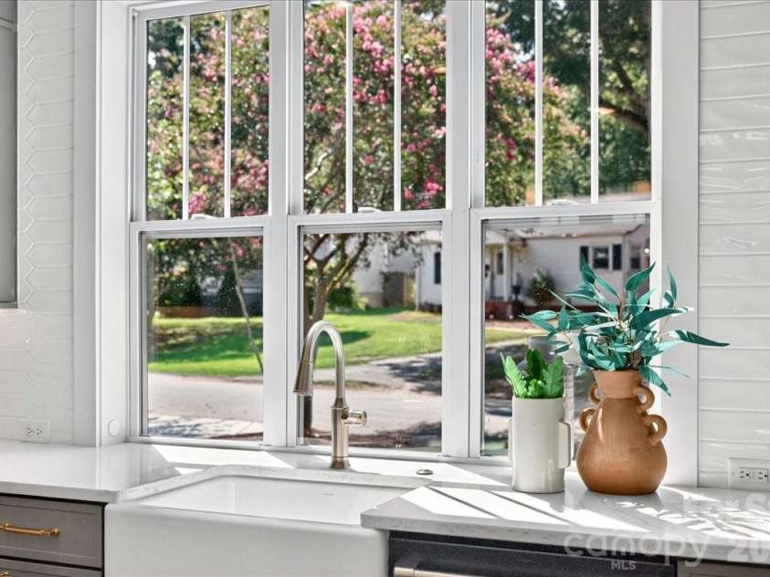 3940 Admiral Avenue, Charlotte, NC 28205.  MLS# CAR4378548, YatesRealty ID 38372. Apron kitchen sink with window view