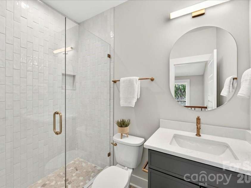 3940 Admiral Avenue, Charlotte, NC 28205.  MLS# CAR4378548, YatesRealty ID 38372. Bathroom 3