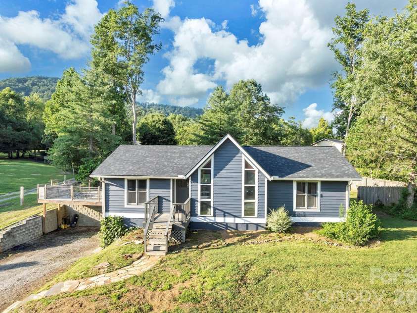 33 Souther Road, Hendersonville, NC 28732.  MLS# CAR4405335, YatesRealty ID 38373. 