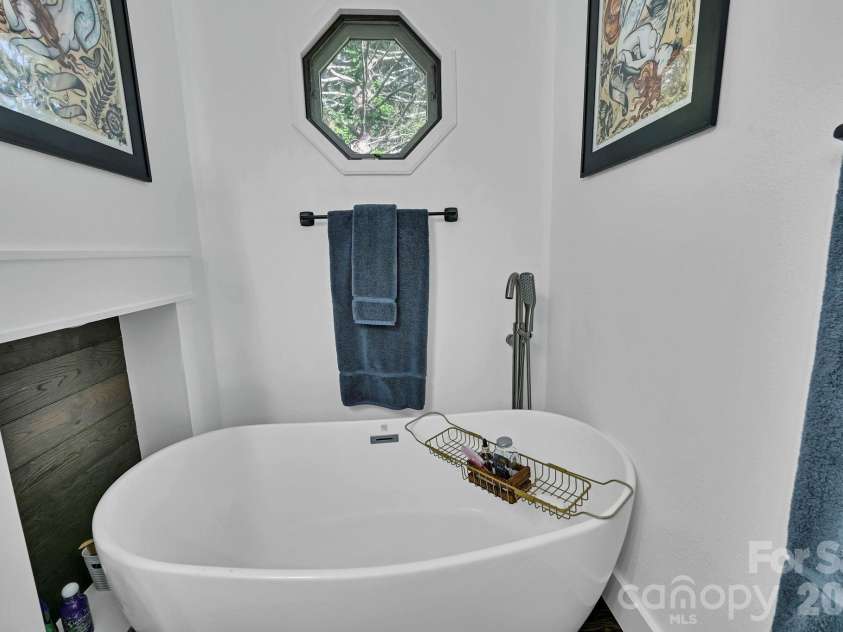 33 Souther Road, Hendersonville, NC 28732.  MLS# CAR4405335, YatesRealty ID 38373. 