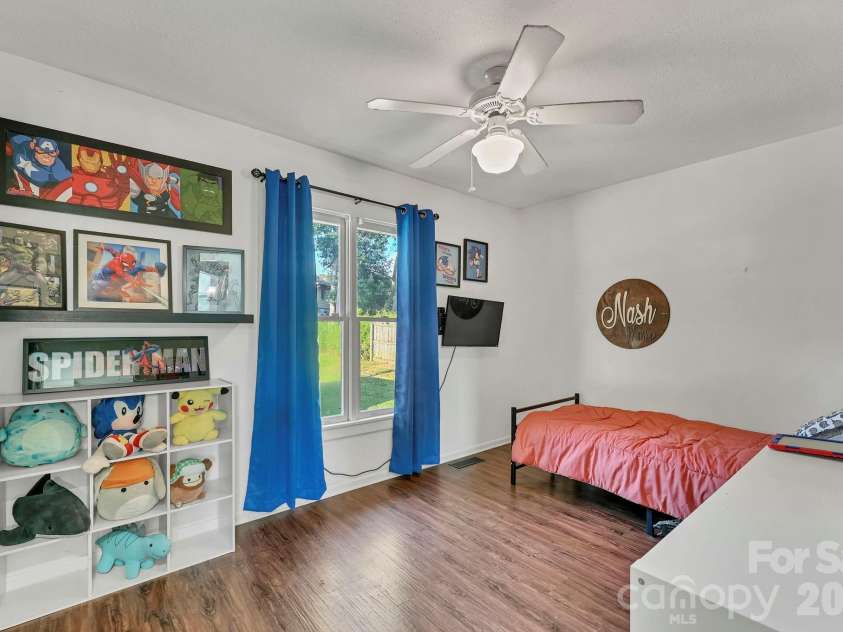 33 Souther Road, Hendersonville, NC 28732.  MLS# CAR4405335, YatesRealty ID 38373. 