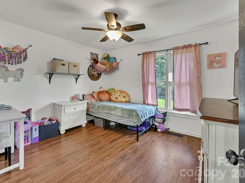 33 Souther Road, Hendersonville, NC 28732.  MLS# CAR4405335, YatesRealty ID 38373. 
