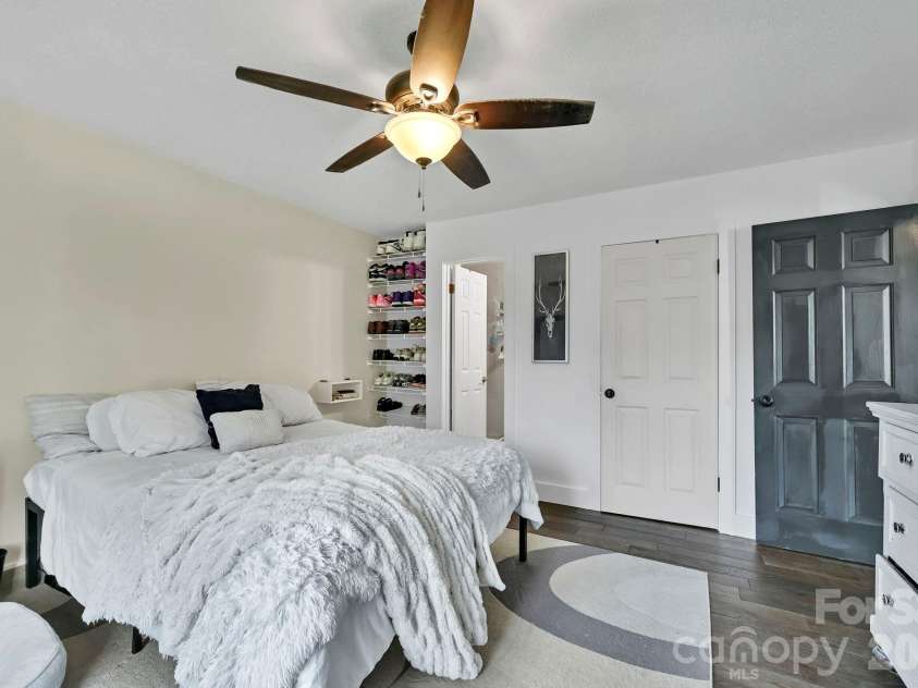 33 Souther Road, Hendersonville, NC 28732.  MLS# CAR4405335, YatesRealty ID 38373. 