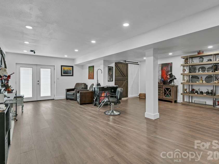 33 Souther Road, Hendersonville, NC 28732.  MLS# CAR4405335, YatesRealty ID 38373. 