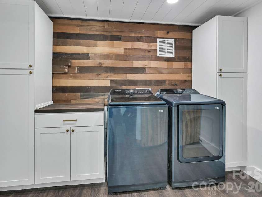 33 Souther Road, Hendersonville, NC 28732.  MLS# CAR4405335, YatesRealty ID 38373. 