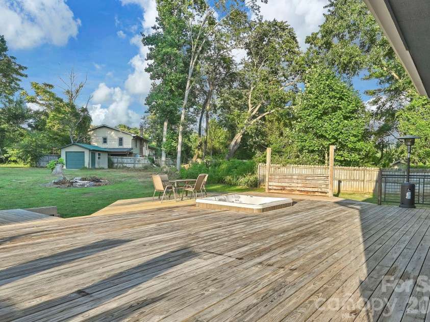 33 Souther Road, Hendersonville, NC 28732.  MLS# CAR4405335, YatesRealty ID 38373. 