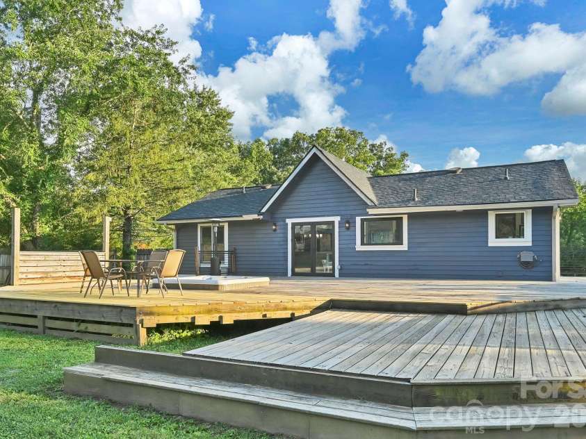 33 Souther Road, Hendersonville, NC 28732.  MLS# CAR4405335, YatesRealty ID 38373. 