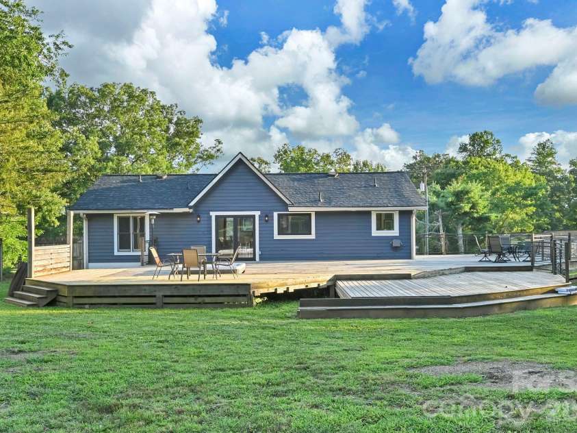 33 Souther Road, Hendersonville, NC 28732.  MLS# CAR4405335, YatesRealty ID 38373. 