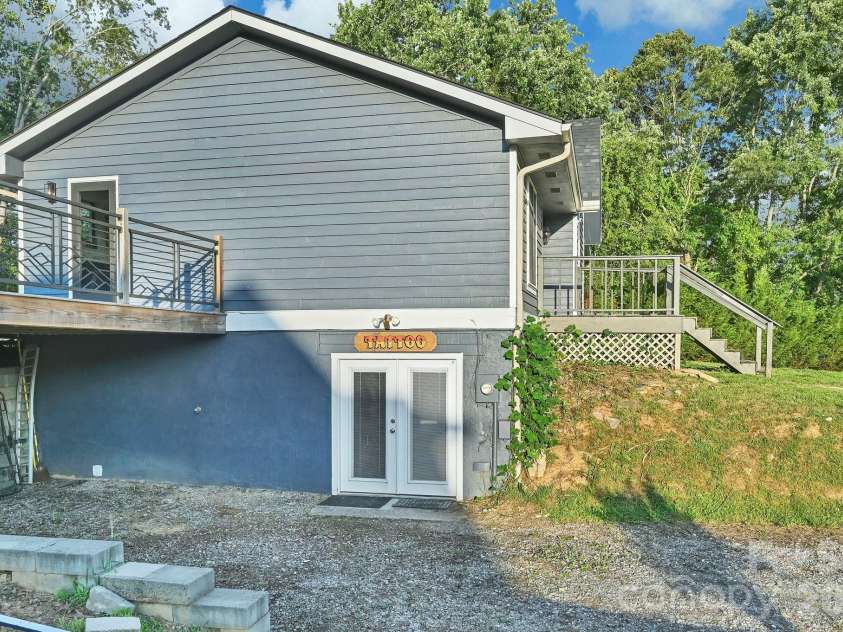 33 Souther Road, Hendersonville, NC 28732.  MLS# CAR4405335, YatesRealty ID 38373. 