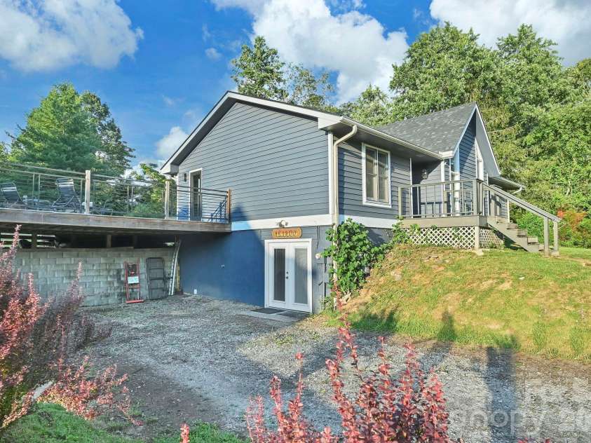 33 Souther Road, Hendersonville, NC 28732.  MLS# CAR4405335, YatesRealty ID 38373. 