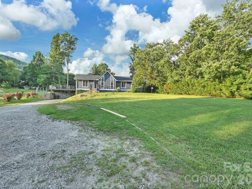 33 Souther Road, Hendersonville, NC 28732.  MLS# CAR4405335, YatesRealty ID 38373. 