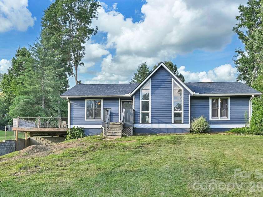33 Souther Road, Hendersonville, NC 28732.  MLS# CAR4405335, YatesRealty ID 38373. A Frame design