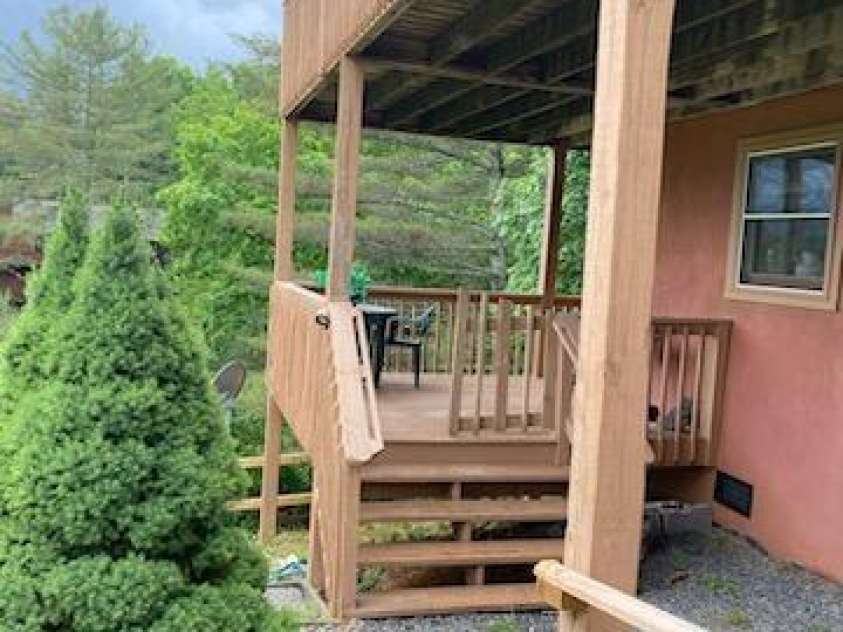14 Zonia Lane, Piney Creek, NC 28663.  MLS# CAR4404674, YatesRealty ID 38374. 