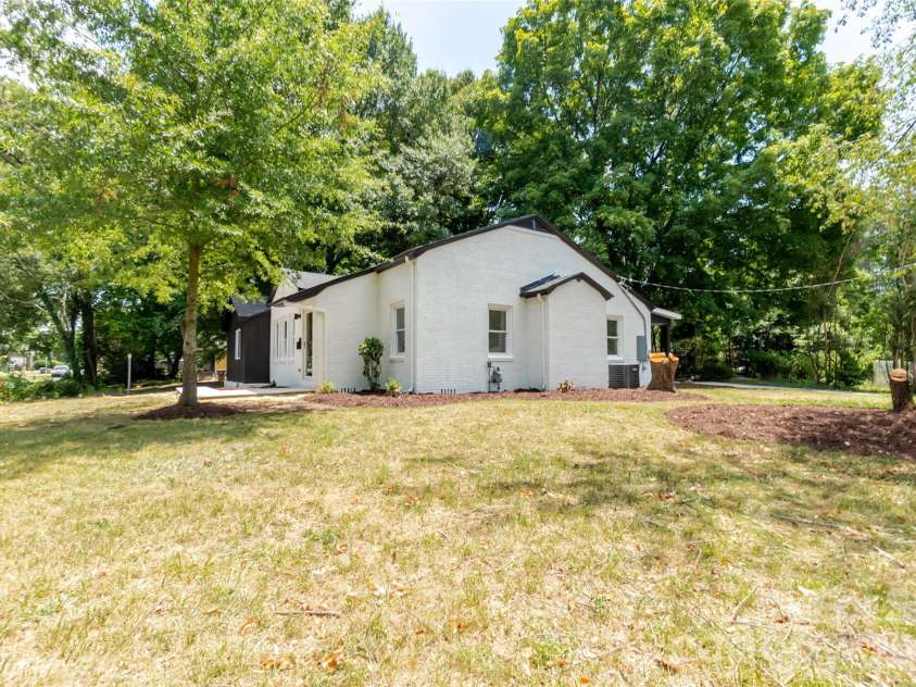 1501 Mccormick Avenue, Gastonia, NC 28054.  MLS# CAR4396541, YatesRealty ID 38376. Side view of house