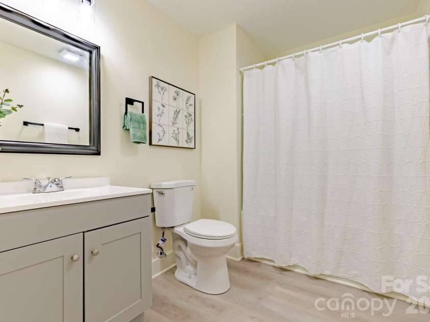 1501 Mccormick Avenue, Gastonia, NC 28054.  MLS# CAR4396541, YatesRealty ID 38376. Spacious bathroom