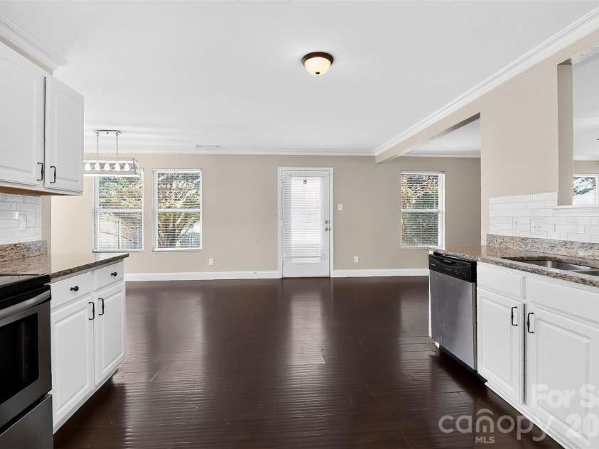 209 Farm Springs Drive, Mount Holly, NC 28120.  MLS# CAR4401410, YatesRealty ID 38377. Kitchen