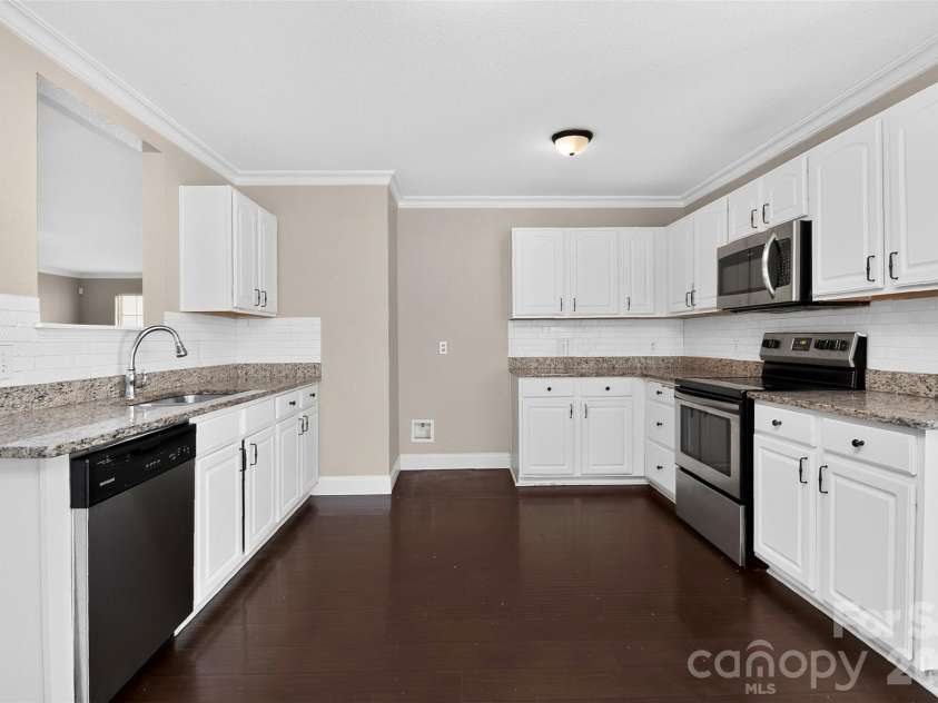 209 Farm Springs Drive, Mount Holly, NC 28120.  MLS# CAR4401410, YatesRealty ID 38377. Open Kitchen