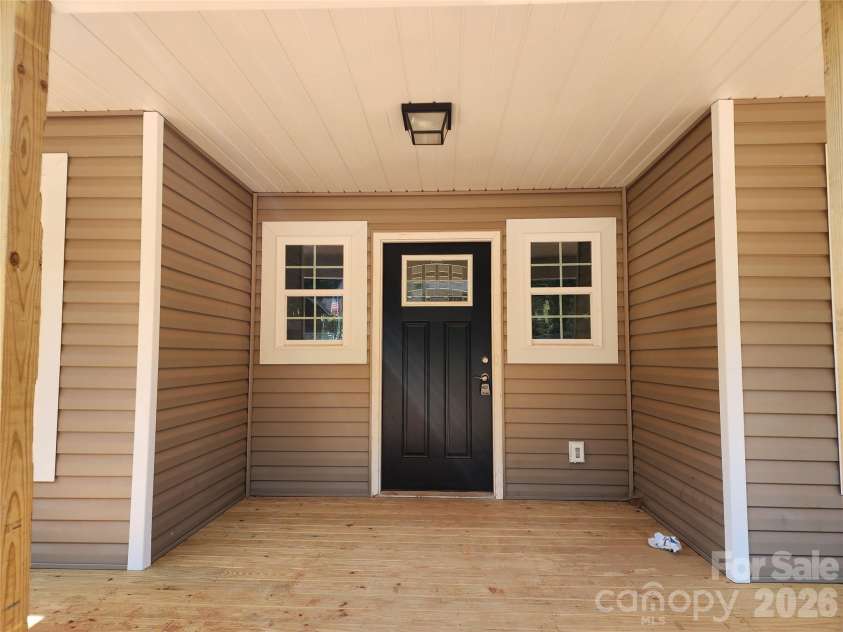 1940 Friendly Lane, Newton, NC 28658.  MLS# CAR4405363, YatesRealty ID 38380. Front Entry