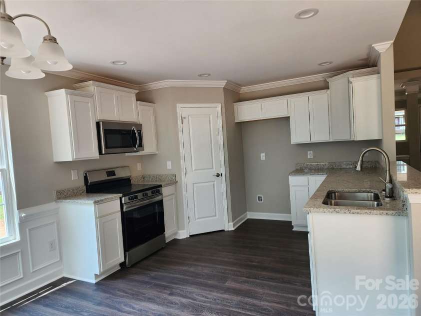 1940 Friendly Lane, Newton, NC 28658.  MLS# CAR4419690, YatesRealty ID 38380. 