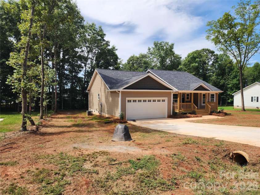 1940 Friendly Lane, Newton, NC 28658.  MLS# CAR4419690, YatesRealty ID 38380. Front Left Elev