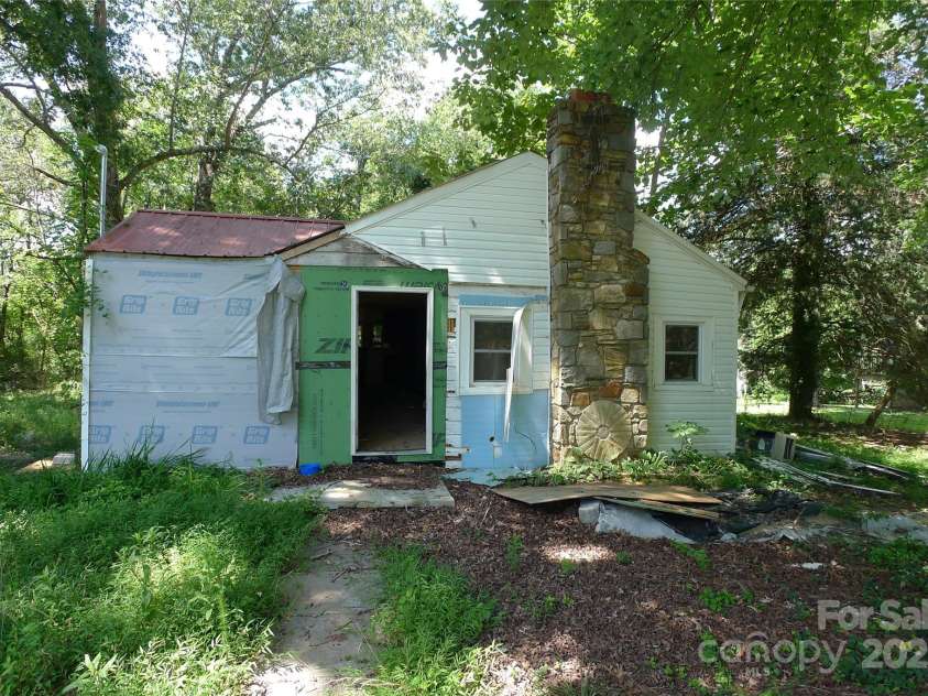 115 Arlington Avenue, Jonesville, NC 28642.  MLS# CAR4301626, YatesRealty ID 38381. 